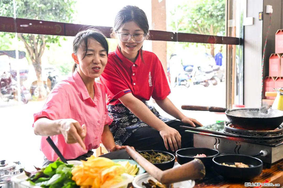 全网追的“扁担女孩”，找了一份暑假工，时薪12元 - 鸡西生活资讯 - 鸡西28生活网 jixi.28life.net